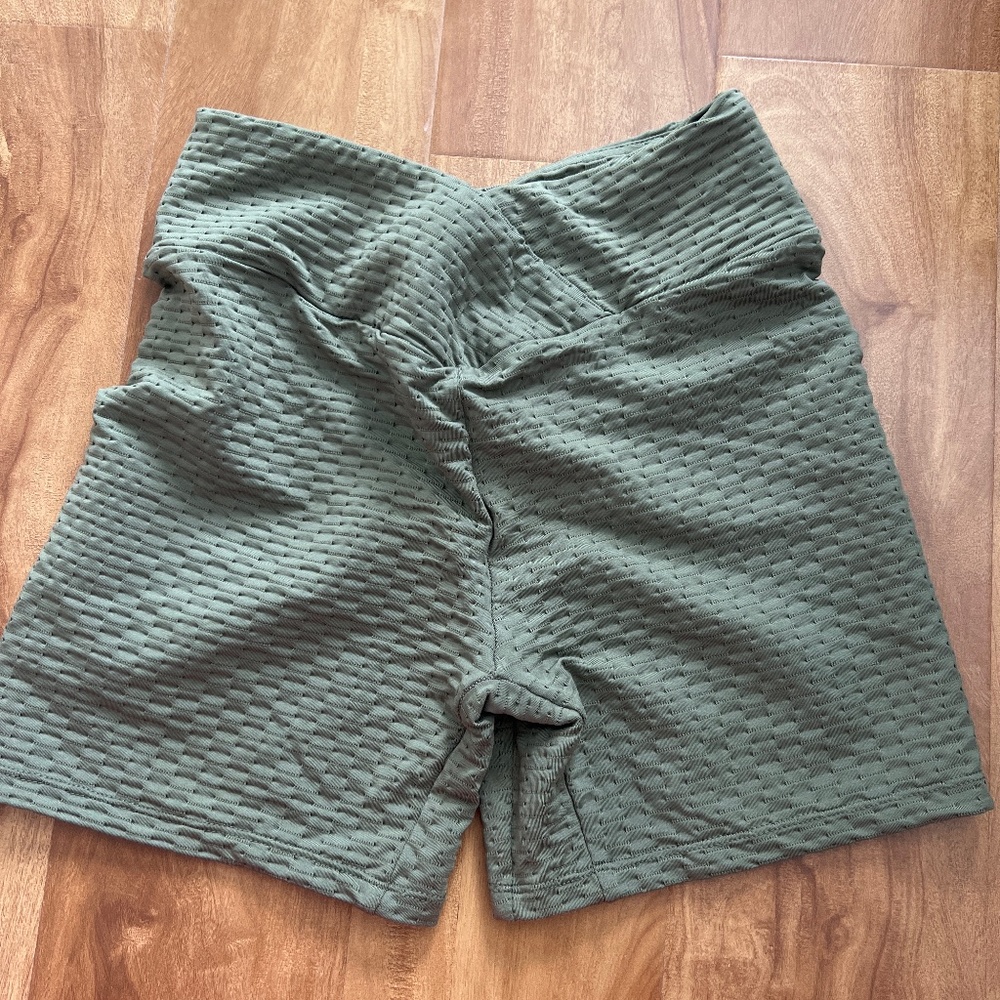 CSB textured scrunch shorts